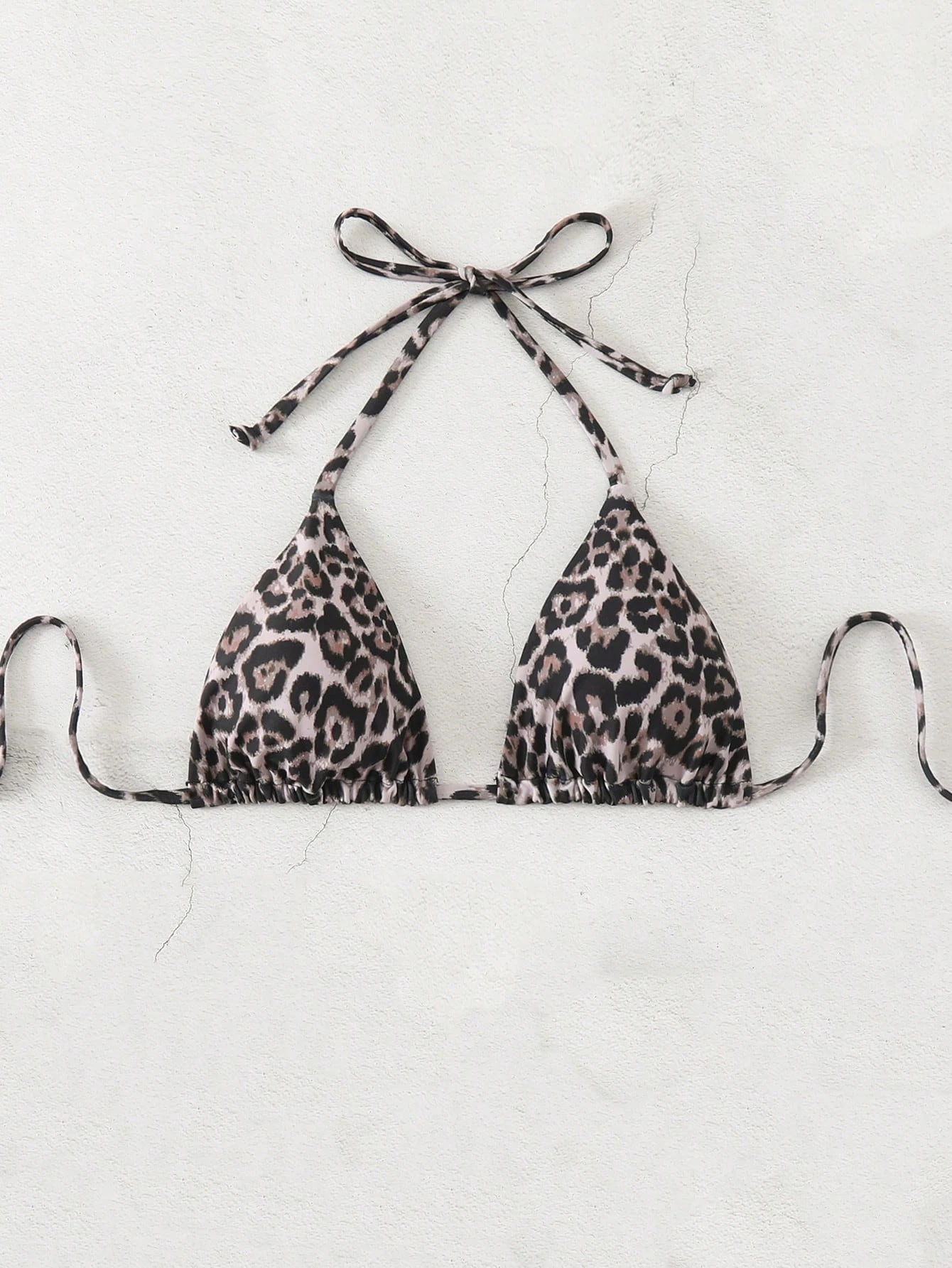 Leopard print 2025 new bikini single underwear is hot and sexy with a sense of design showing the figure beachside casual isl