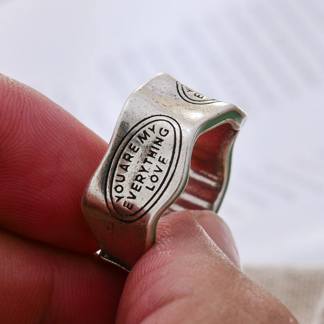 Neue Ankunft Elegante Brief Carving Grün Streifen Design Retro Thai Silber Weibliche Finger Ring Für Frauen Neue Jahr Geschenke 2023 – Detail 6