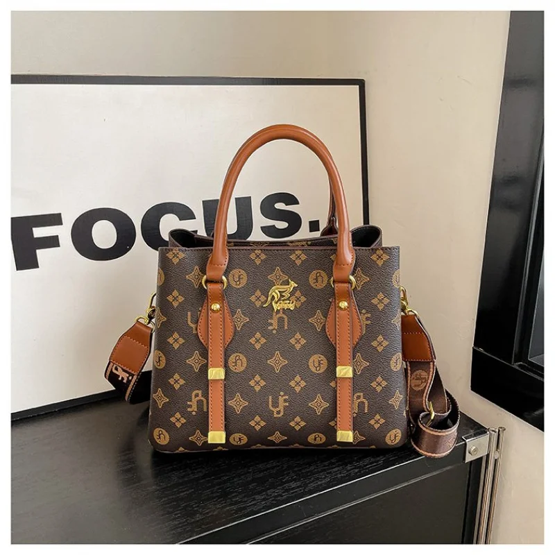 

Элегантный парижский модный классический кожаный клатч для женщин с большой вместимостью и однотонным дизайнерским искусством