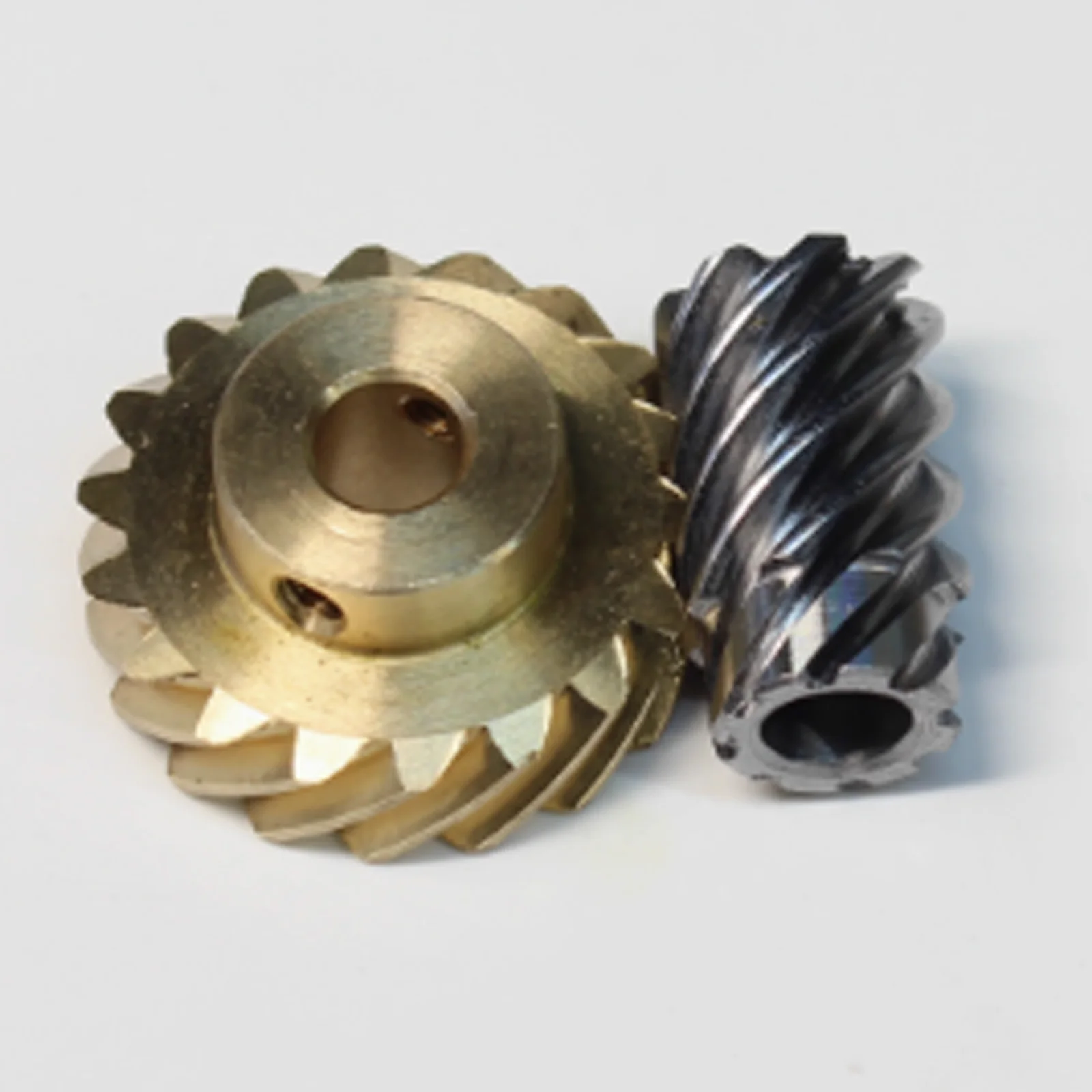 0.9 Module 45 Degree Staggered Helical Gear, 18 Teeth and 8 Teeth Brass Steering Reversing Gear Wheel