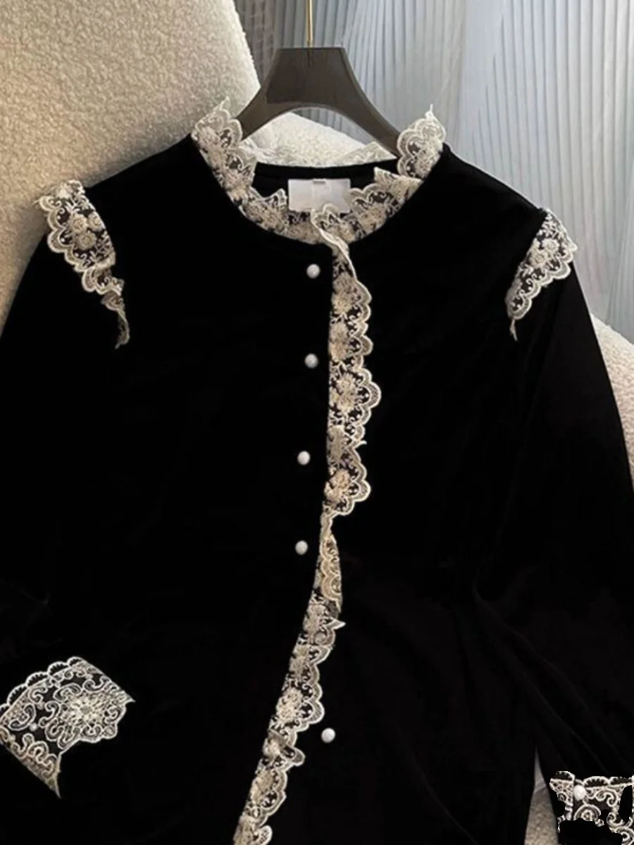 

Женская осенне-зимняя новинка: Элегантный бархатный топ с кружевными вставками и длинными рукавами в стиле «Маленькая Франция», модный, из полиэфирного волокна