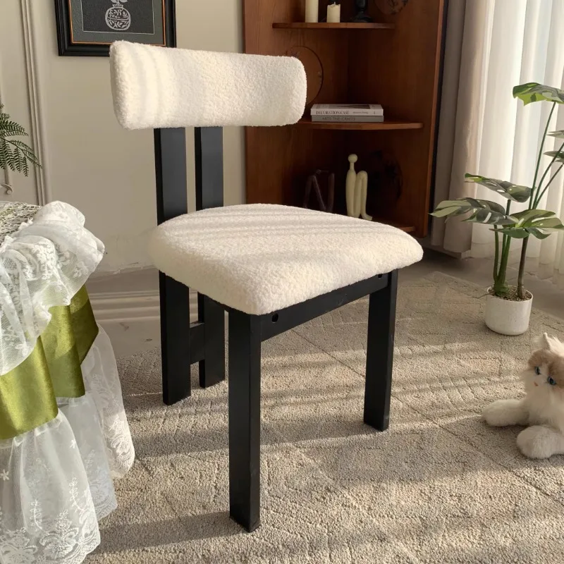 كرسي خشبي بمسند ظهر متين على الطراز الفرنسي القديم لغرفة المعيشة وتناول الطعام الفاخر وكراسي حديثة بسيطة تصميم أثاث دالبا