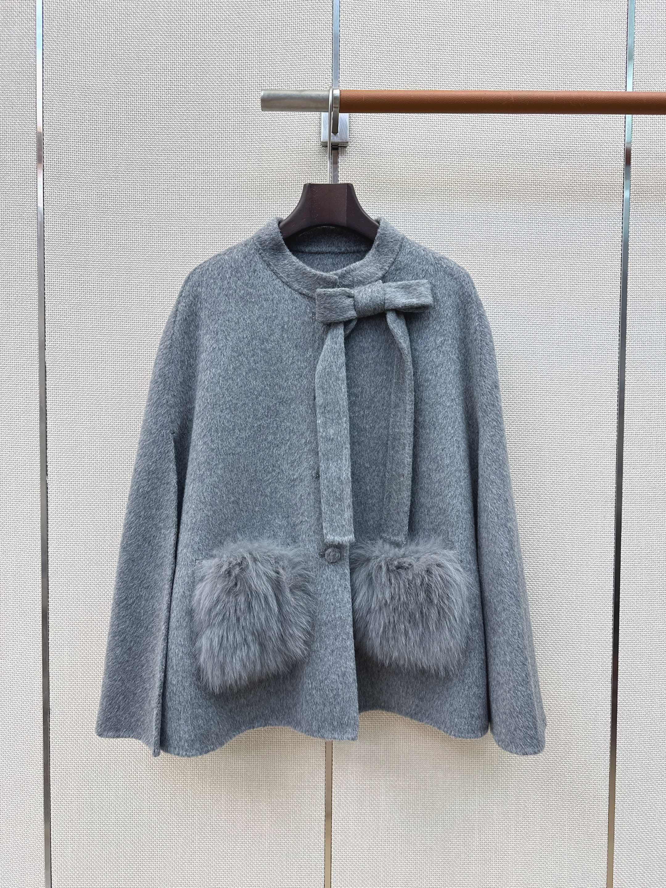 New Arrival Autumn Winter Double-Faced Wool Cape Coat, Exquisite Double-Faced Wool Fabric, Heavy-Duty Tailoring, Fox Fur Decorat