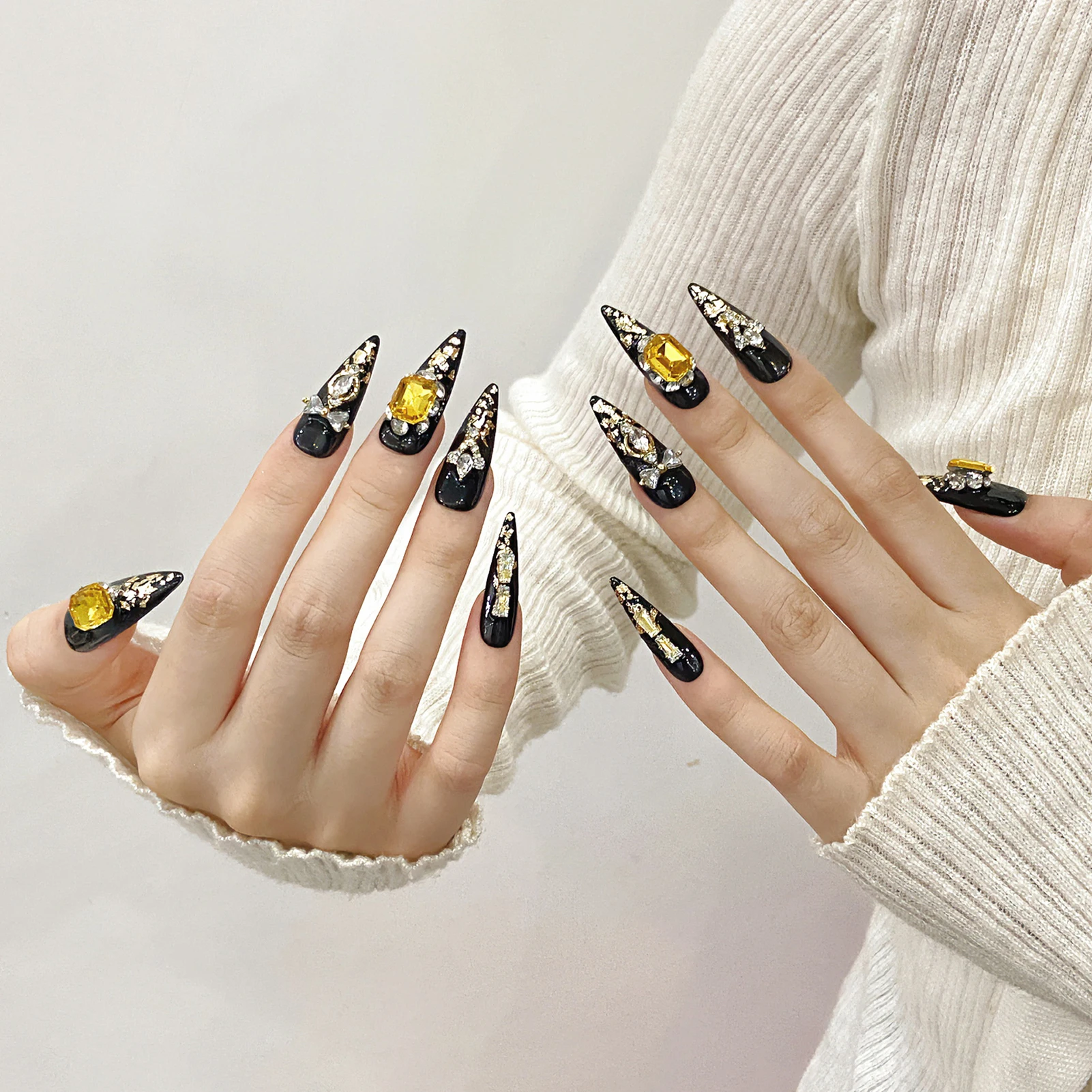 Handmade Black False Nails with Gold Foil Natural Unbreakable Nail Simple Wear for Daily and Parties Wearing