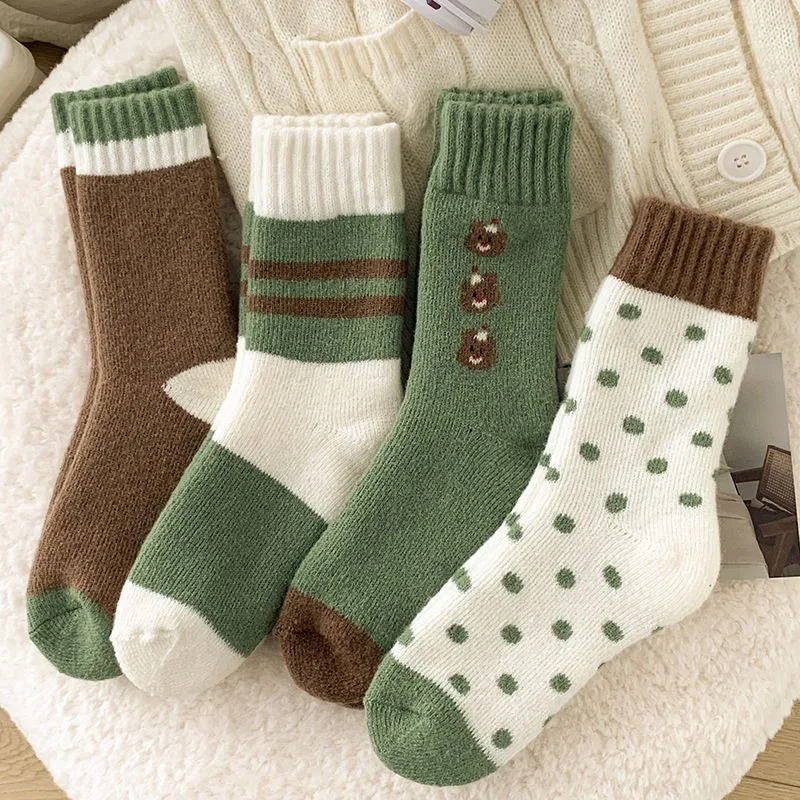 4 pares de calcetines de invierno gruesos y cálidos a media pantorrilla para mujer, bonitos calcetines largos de dibujos animados, conjunto de calcetines esponjosos de retales para niñas, regalo de Navidad