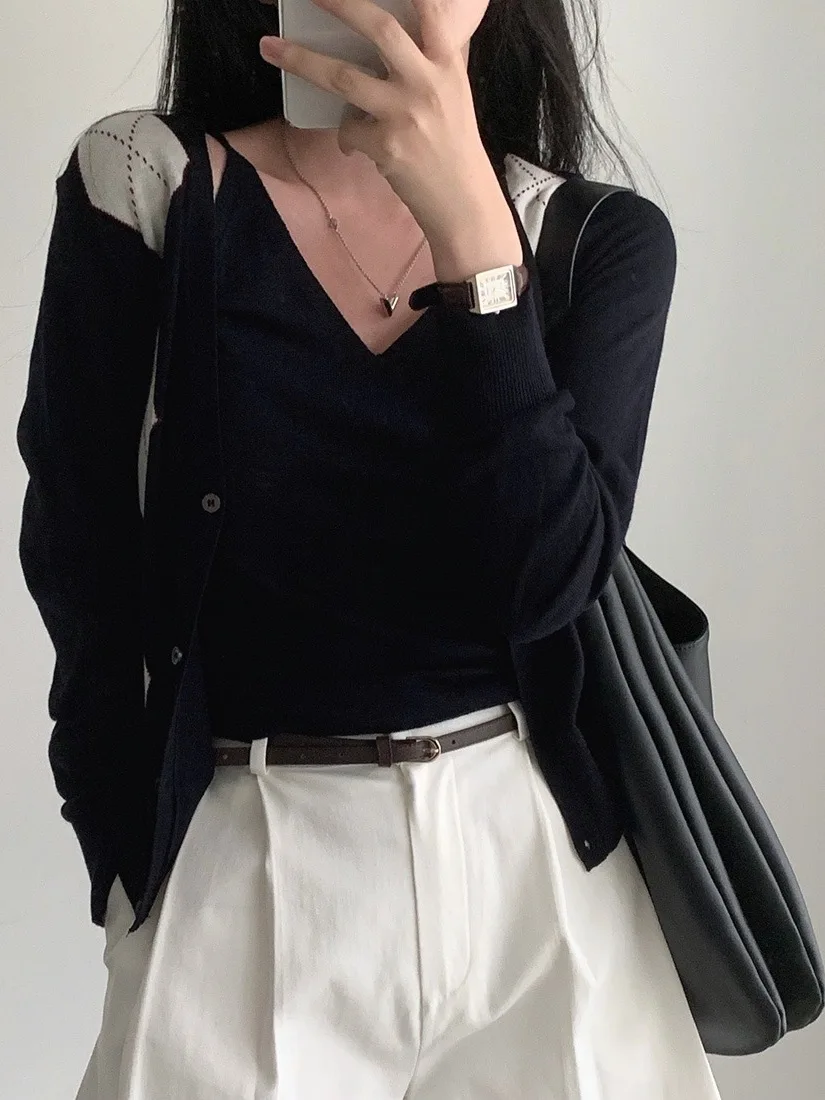 سترة محبوكة بأكمام طويلة وياقة على شكل V بتصميم عتيق، طقم نسائي قصير أنيق يتكون من سترة خارجية وصدرية من ألياف البوليستر