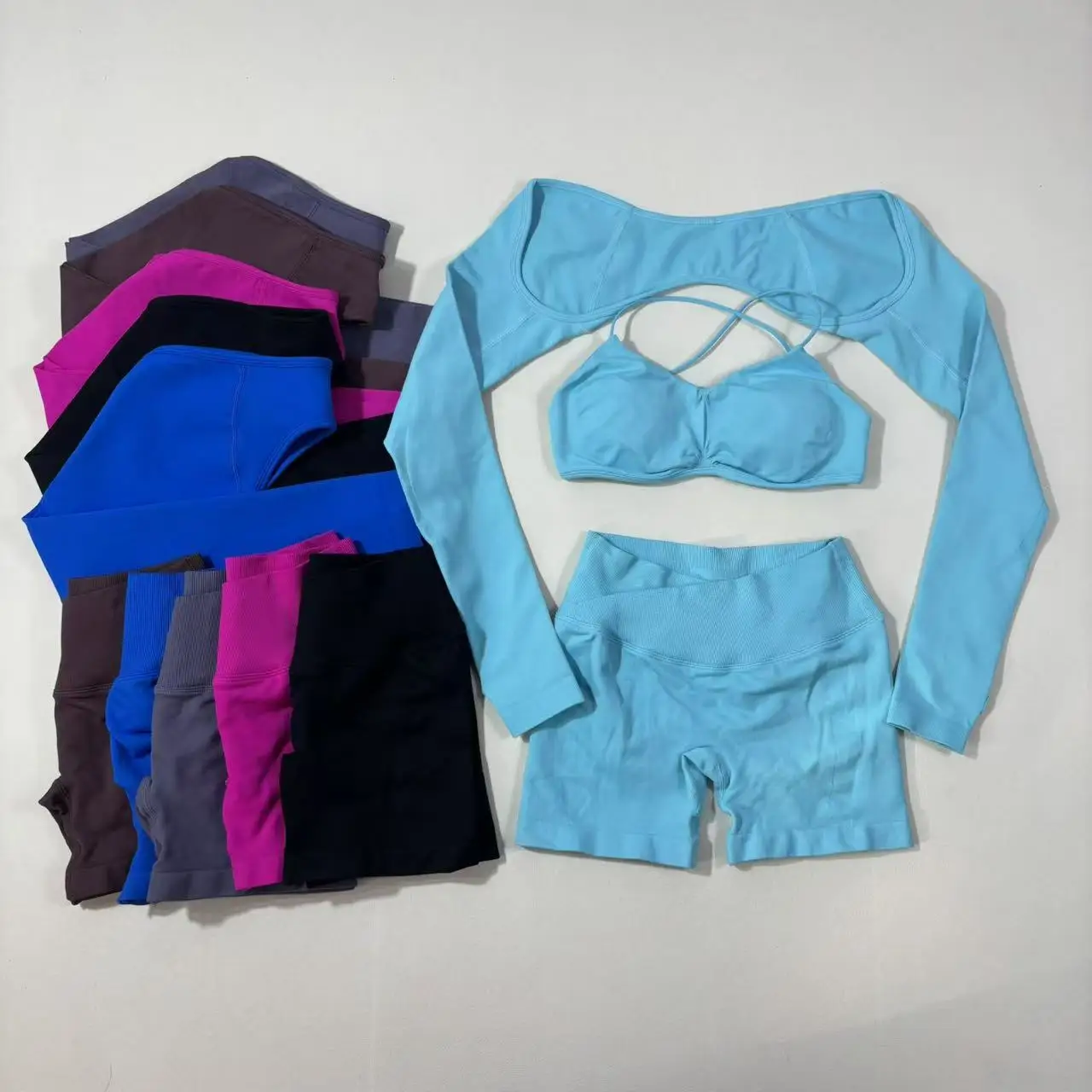 

3 шт., комплект для спортзала, женские шаль, топы на бретелях с открытой спиной, бесшовные шорты с высокой талией, спортивный костюм, одежда для фитнеса, комплекты спортивной одежды