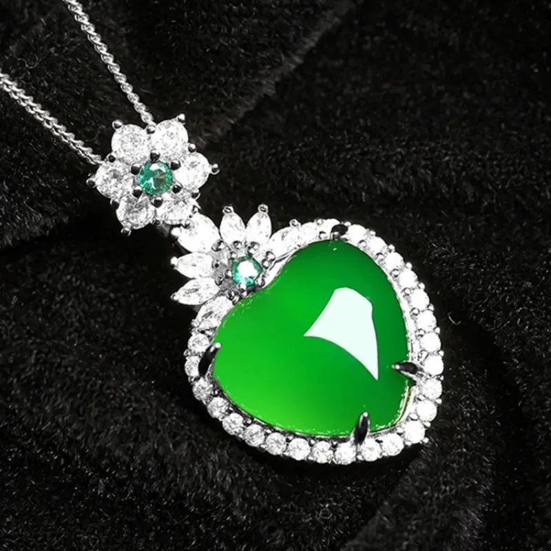 

Natural Green Chalcedony Hand-carved Love Pendant Fashion Jewelry Men and Women Necklace Inlaid Green Agate Necklace