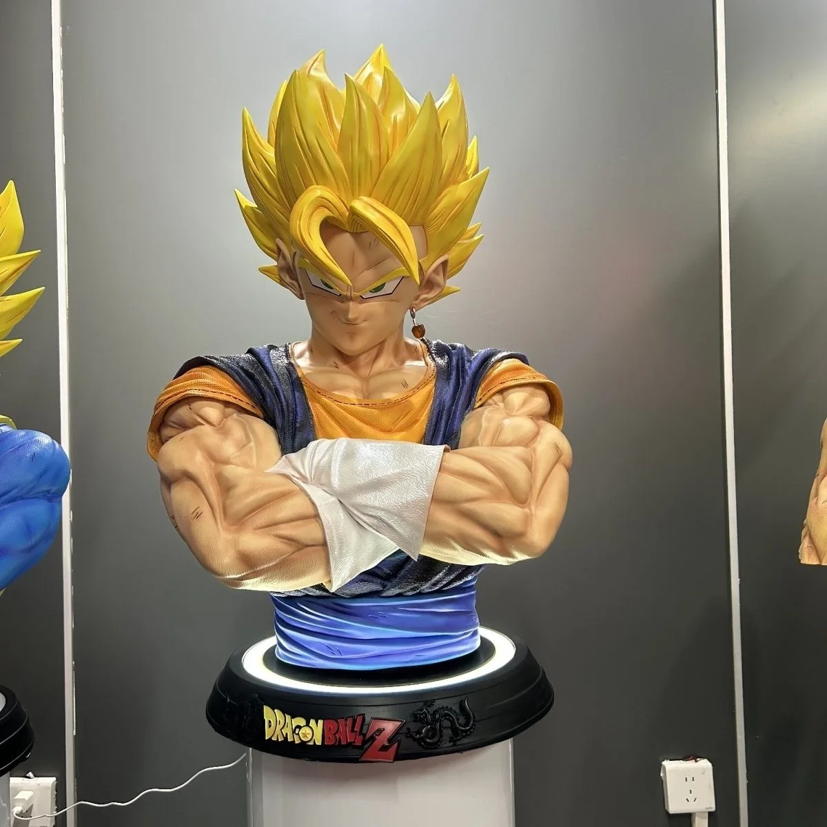 

Dragon Ball Z 83CM Super Saiyan Аниме Фигурка Модель GK Emit Light Goku Фигурка Vegito Фигурки Статуя Коллекция Игрушка Figma