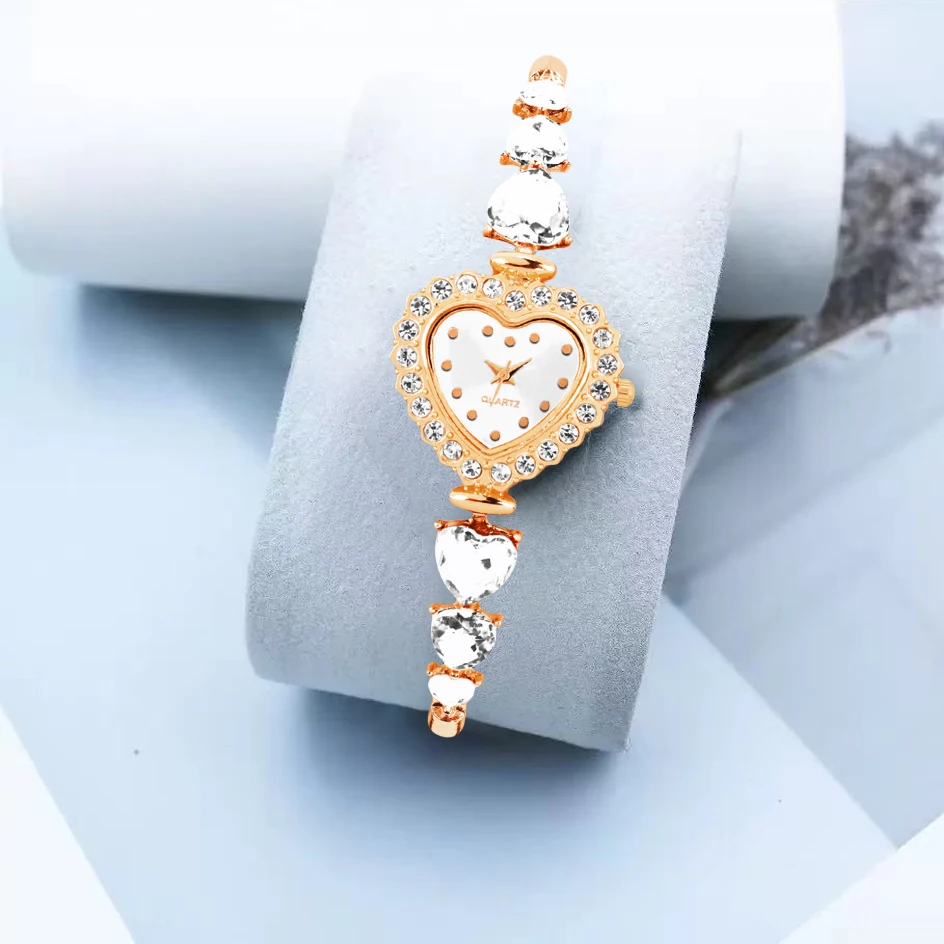 A ladies' white heart-shaped dial design, high-end personality, niche quartz watch, Valentine's Day gift, high-end accessory
