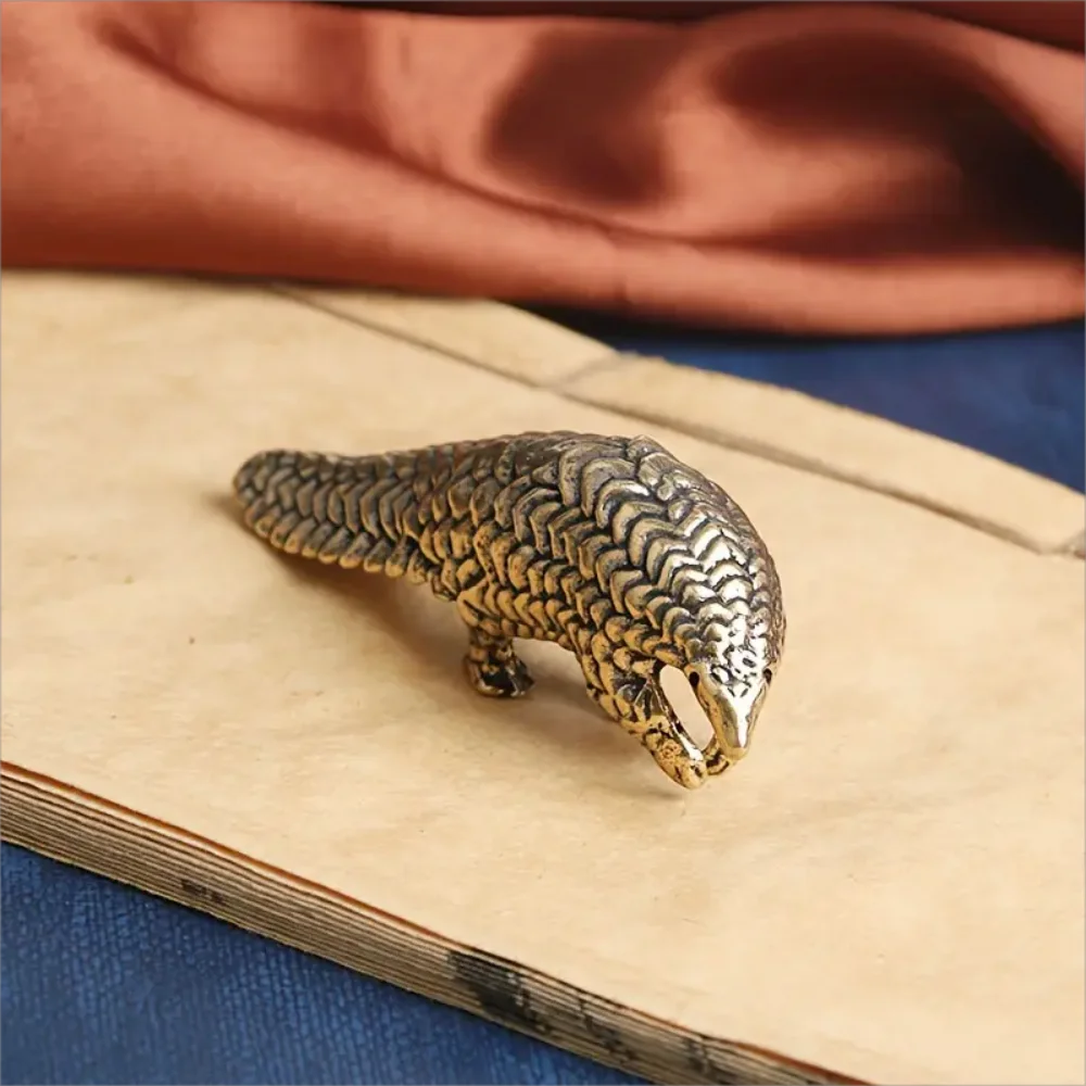 Elegant Brass Pangolin Sculpture  Antique Bronze Finish Ideal for Living Room Decor & Gifts Statues Ornament for Home Decor