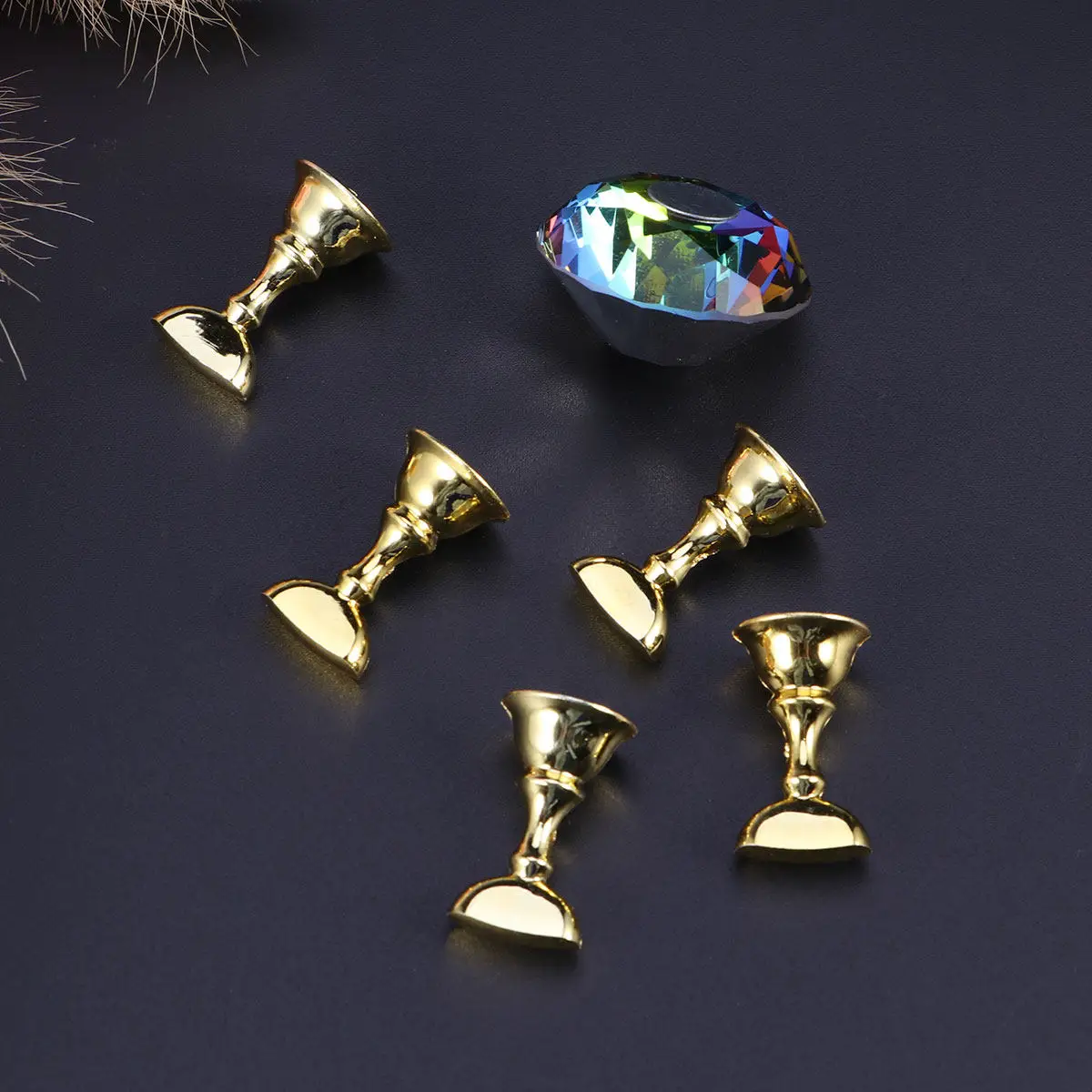 

Crystal and Alloy Magnetic Nail Art Display Shelf Tip Holder for DIY Home Use Professional Manicure Tools Nail Tips Storage