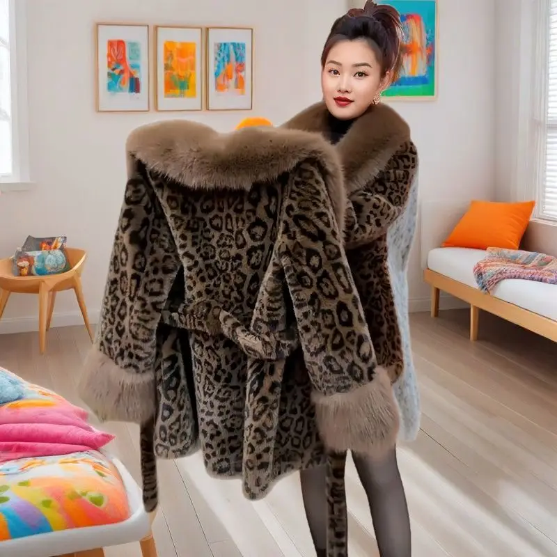 2025년 신상 여성 가을 겨울 레오파드 프린트 고급 모피 코트 중간 길이 고급 모피 칼라 벨트 포함 모피 재킷 오버코트