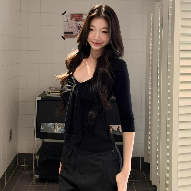 T-shirt à épaules dénudées pour femmes, couleur unie, à la mode, cintré à la taille, purement façonnant, col bas, noir, automne 2026