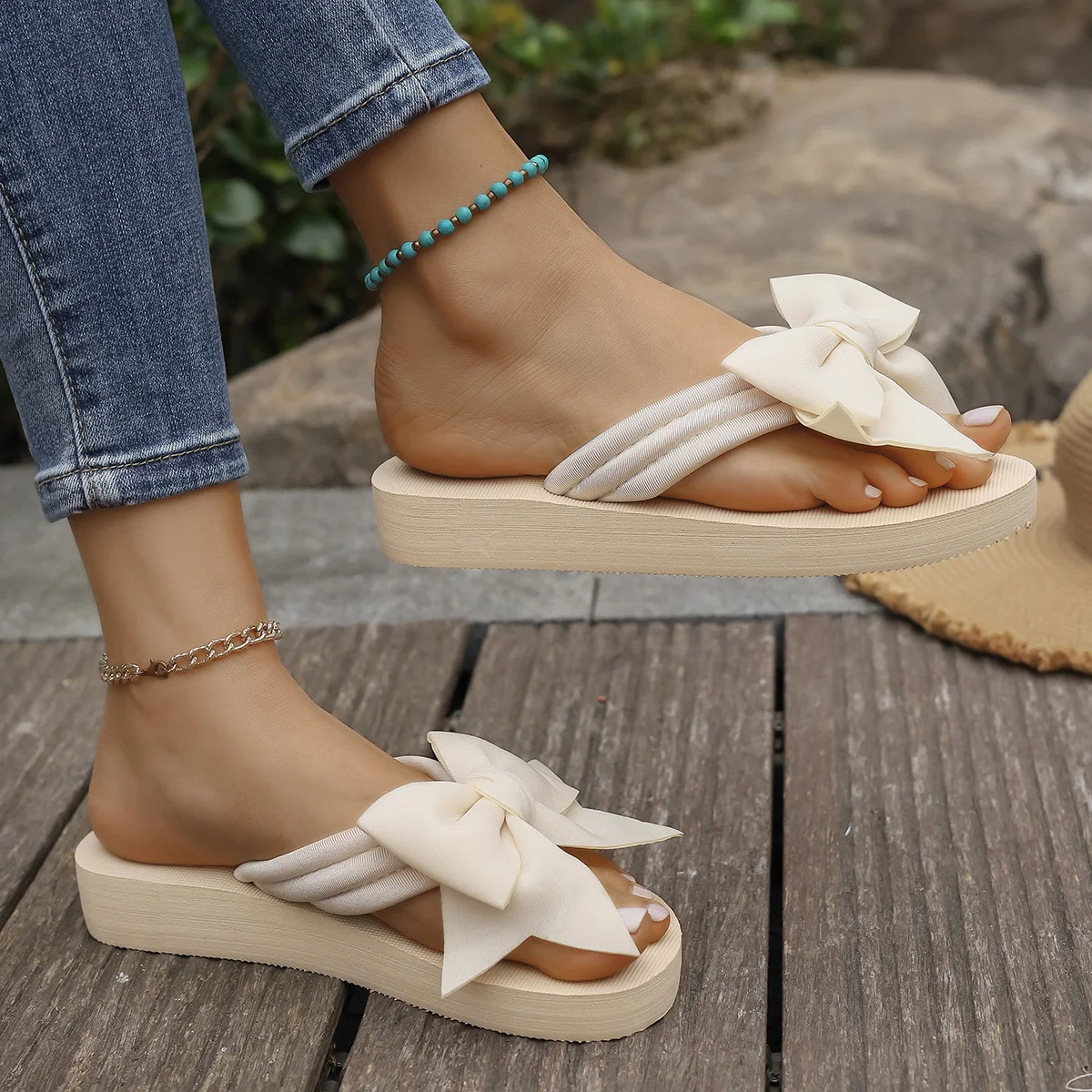 Beige elegante Flip-Flops mit Schleife – Detail 4