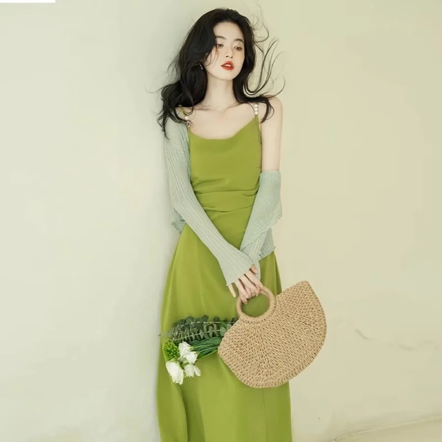 

【New style】High-end temperament, beautiful, super-immortal dopamine, new summer vacation French suspender green dress