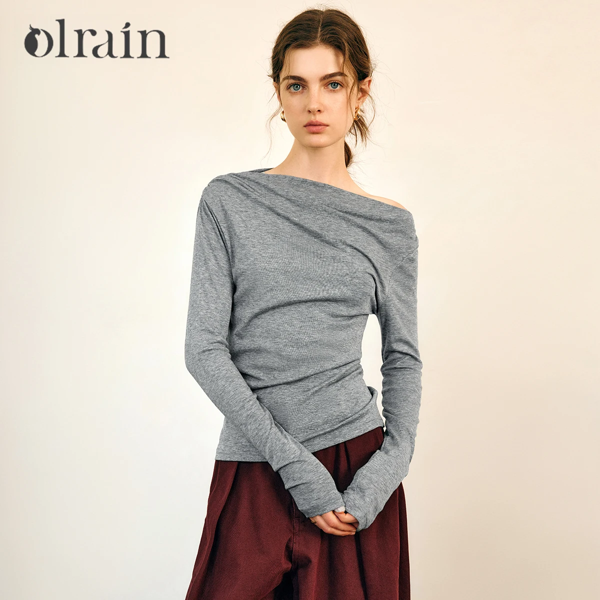 

OLrain французские футболки с длинными рукавами, женские осенние 2023, новые топы с нерегулярным воротником и скошенным воротником, однотонные тонкие футболки с гофрировкой O57QT96063