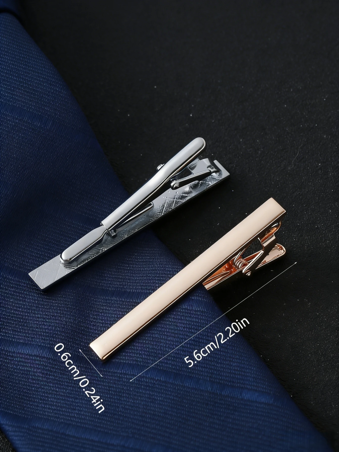 Classic square cufflinks and tie clips set,the perfect gift for father, husband, boyfriend. Suitable for weddings and parties.