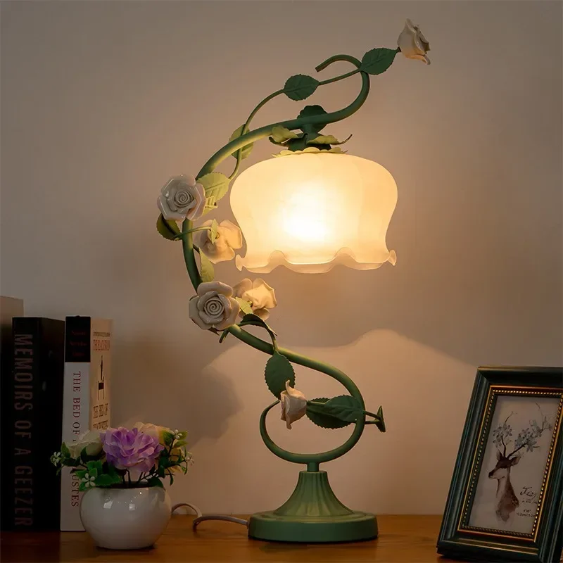 

American Pastoral Bedroom Bedside Retro Warm Flower Table Lamp