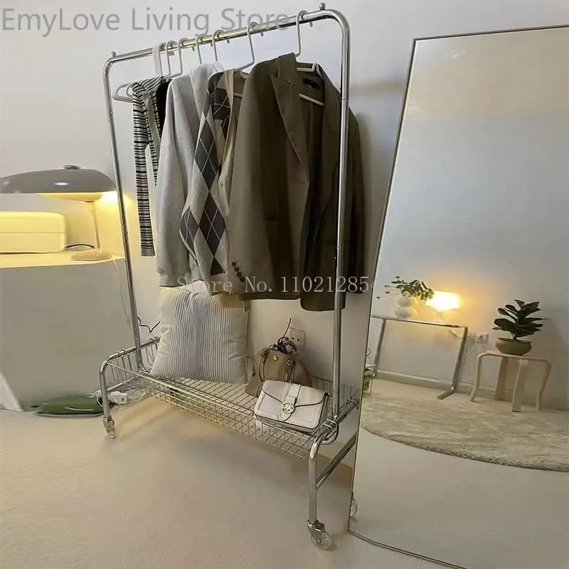 Perchero de suelo movible con cesta de almacenamiento grande para sala de estar, dormitorio, guardarropa, soporte de exhibición de ropa para tienda