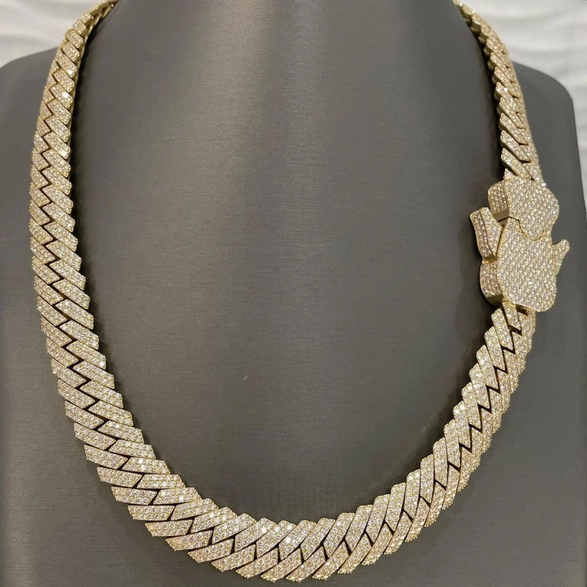 Luxury Rock Street Iced Out Hip Hop Chain 18mm Miami Cuban Necklace for Men Wholesale Gold Rapper 10k Gold Moissanite