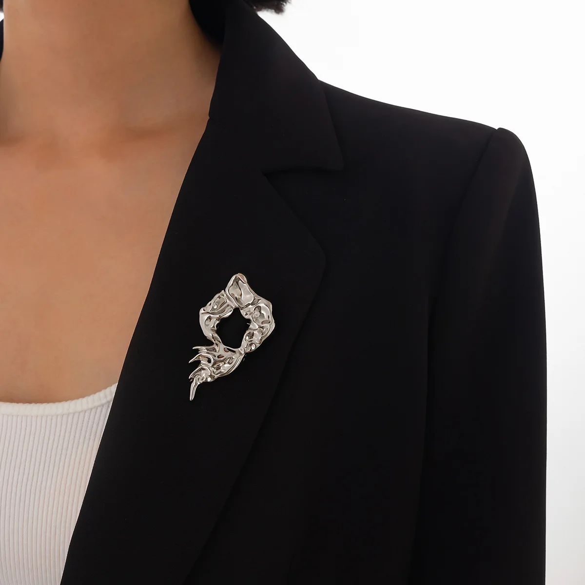 Liquid Lava Metal Brooch Irregular Wrinkled Surface Minimalist Cold Style Niche Unique Pin for Women