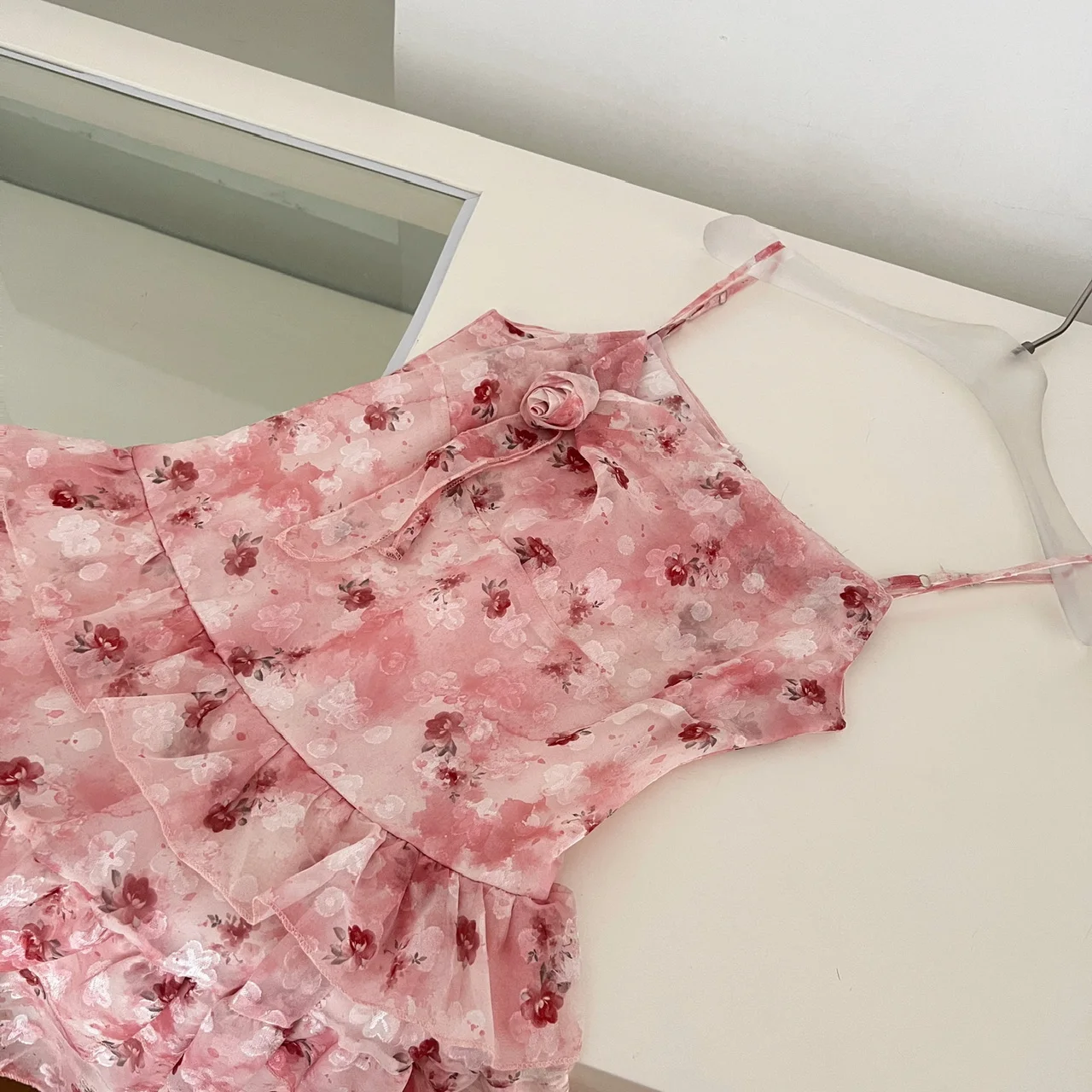 Frauen urlaub träger loses Blumen Maxi kleid 2025 Sommer trend ige unregelmäßige Saum Strand Sommerkleid sexy lange Boho Chic Kleider