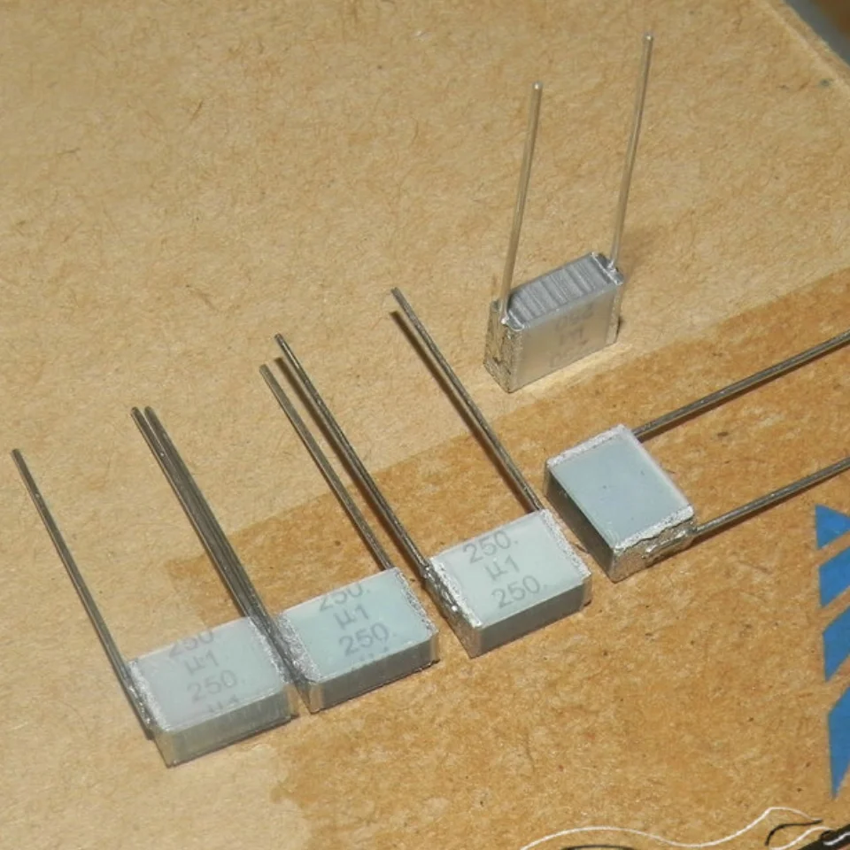 10PCS 250V 0.1UF 104k 100nf 7.5mm thousand layer cake film capacitor b32560j3104M