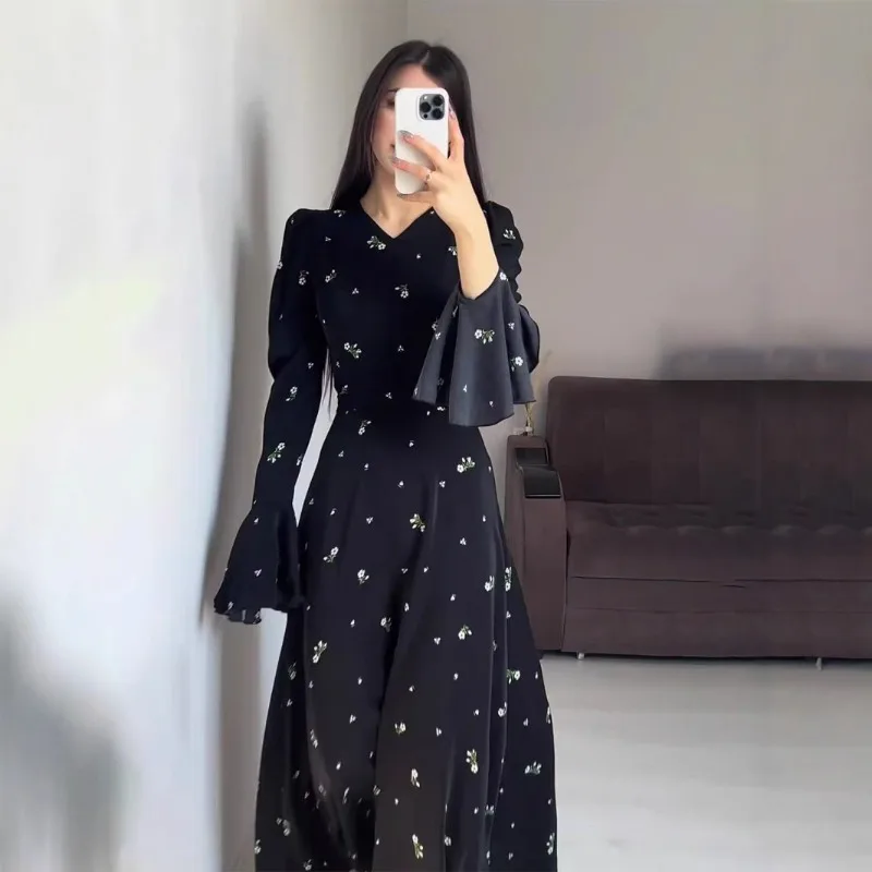 2025 New Women's Floral Print Bell Sleeve Maxi Dress Elegant V-Neck Flowy Chiffon Long Gown for Beach Wedding Party Holiday