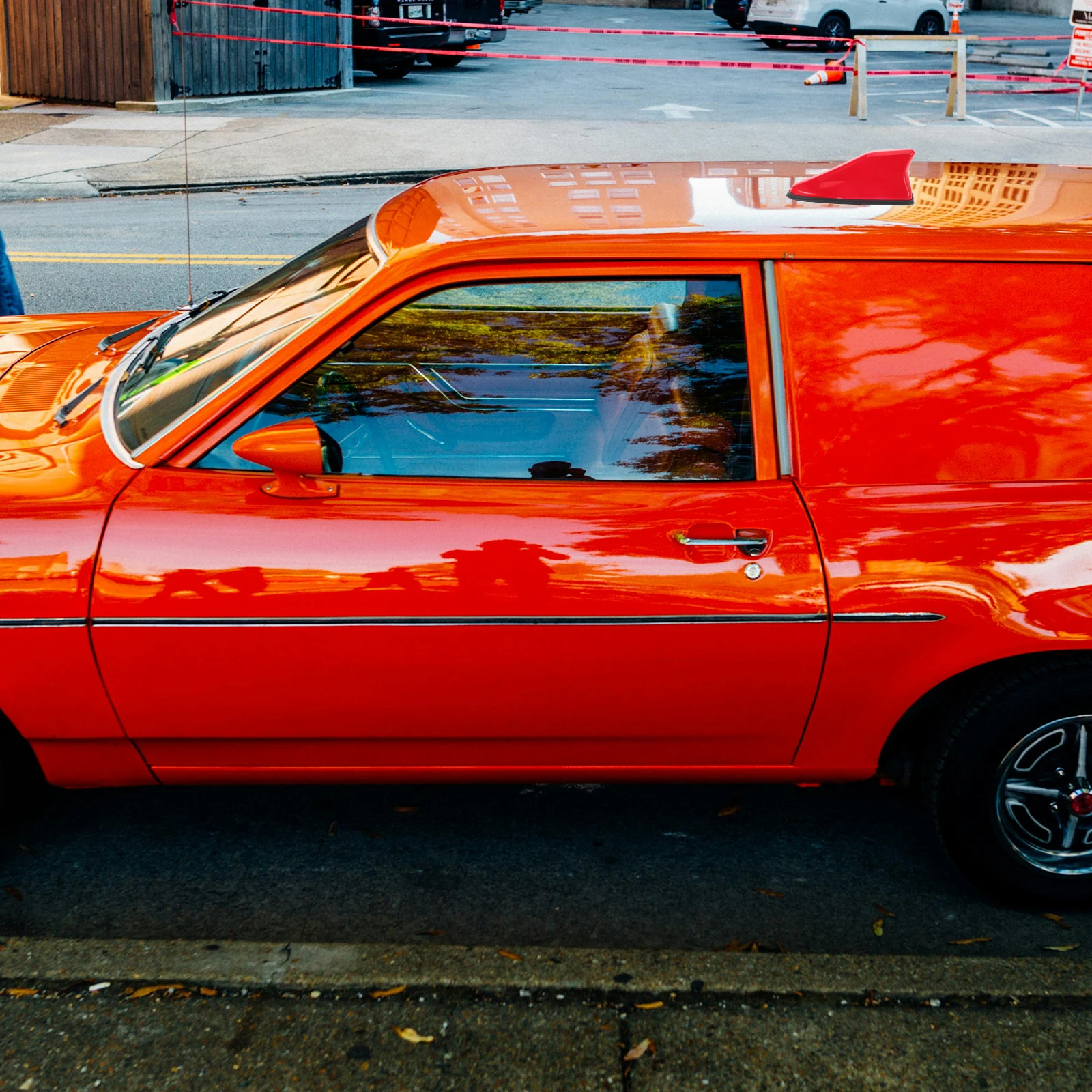 

Shark Fin Antenna Cover Red Top ABS Material Waterproof Car Roof Decor Universal Fit Signal Enhancement Car Antennas Automotive