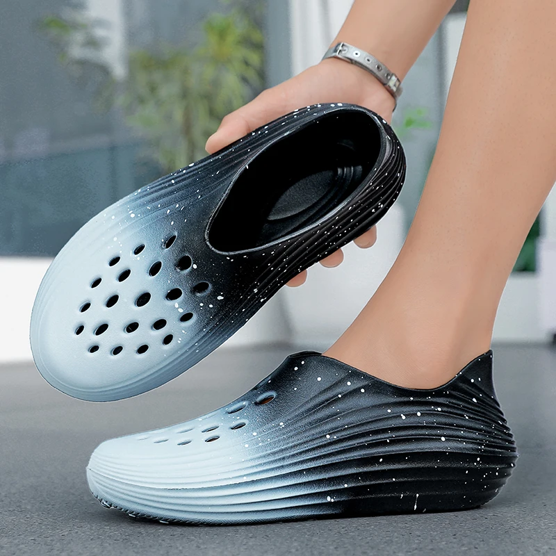 2026 Fashion Single Size Gradient Hole Garden Shoes Outdoor Beach Casual Shoes Comfortable Soft Sole Fashion Sandals view 4
