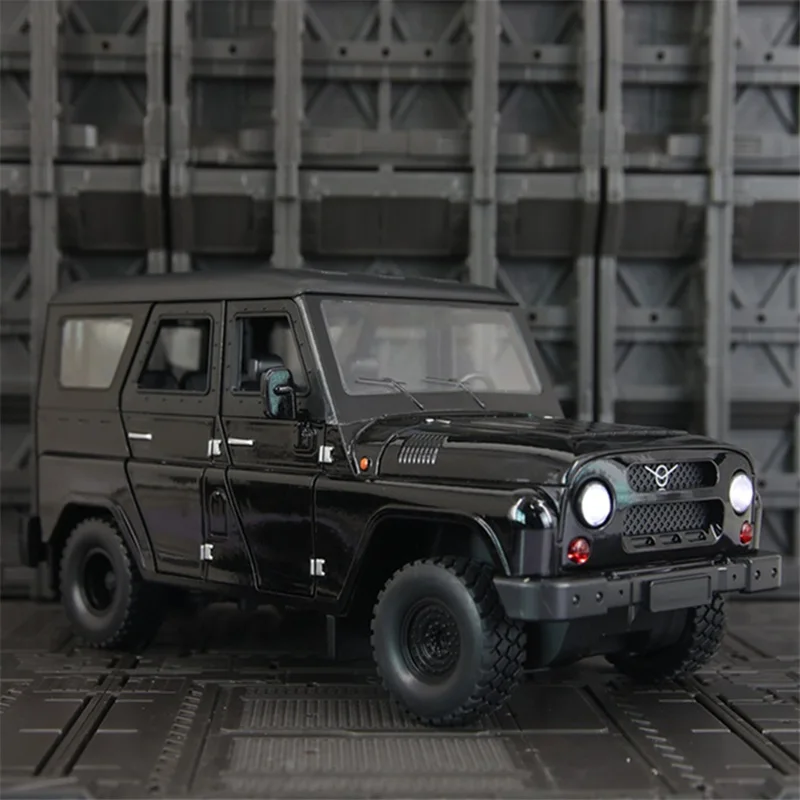 

1/18 UAZ Hunter SUV, модель автомобиля из сплава, литая под давлением металлическая модель внедорожника, имитация звука и света, коллекция детских игрушек в подарок
