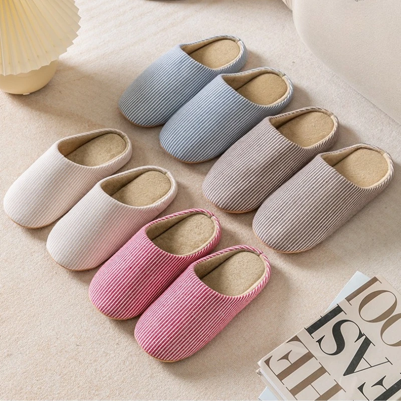 Nuevas zapatillas japonesas silenciosas de otoño para hombres y mujeres, zapatillas de algodón cálidas para el hogar, zapatos antideslizantes de fondo suave para parejas de invierno