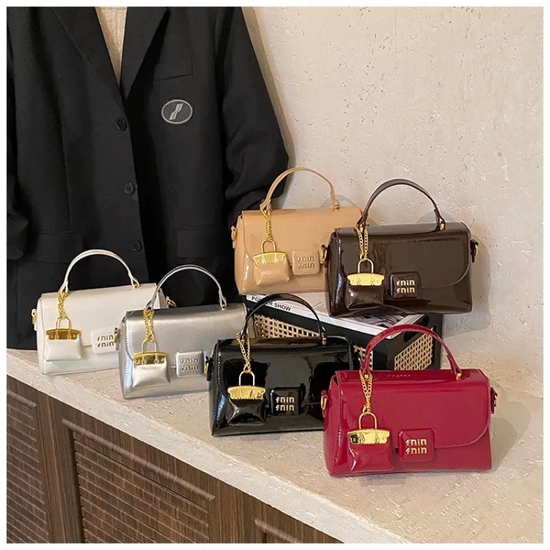 

Simple Parisian Elegant Diaper Bags For Ladies Fashion Designer Shoulder Bag Vintage Inspired Tote Bag Trendy Solid Color Luxury