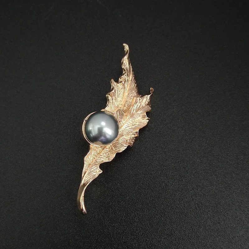 Cross border retro pearl simple and fashionable commuting pin accessories, chest flower pin gold leaf brooch