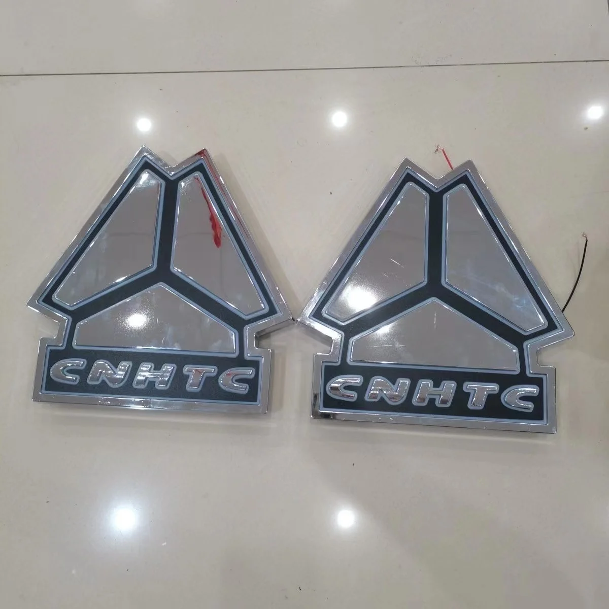 For CNHTC SINOTRUK HOWO 380 375 A7 Front Car Logo Refitting LED Truck Front Panel Large Logo With Light Waterproof Luminous