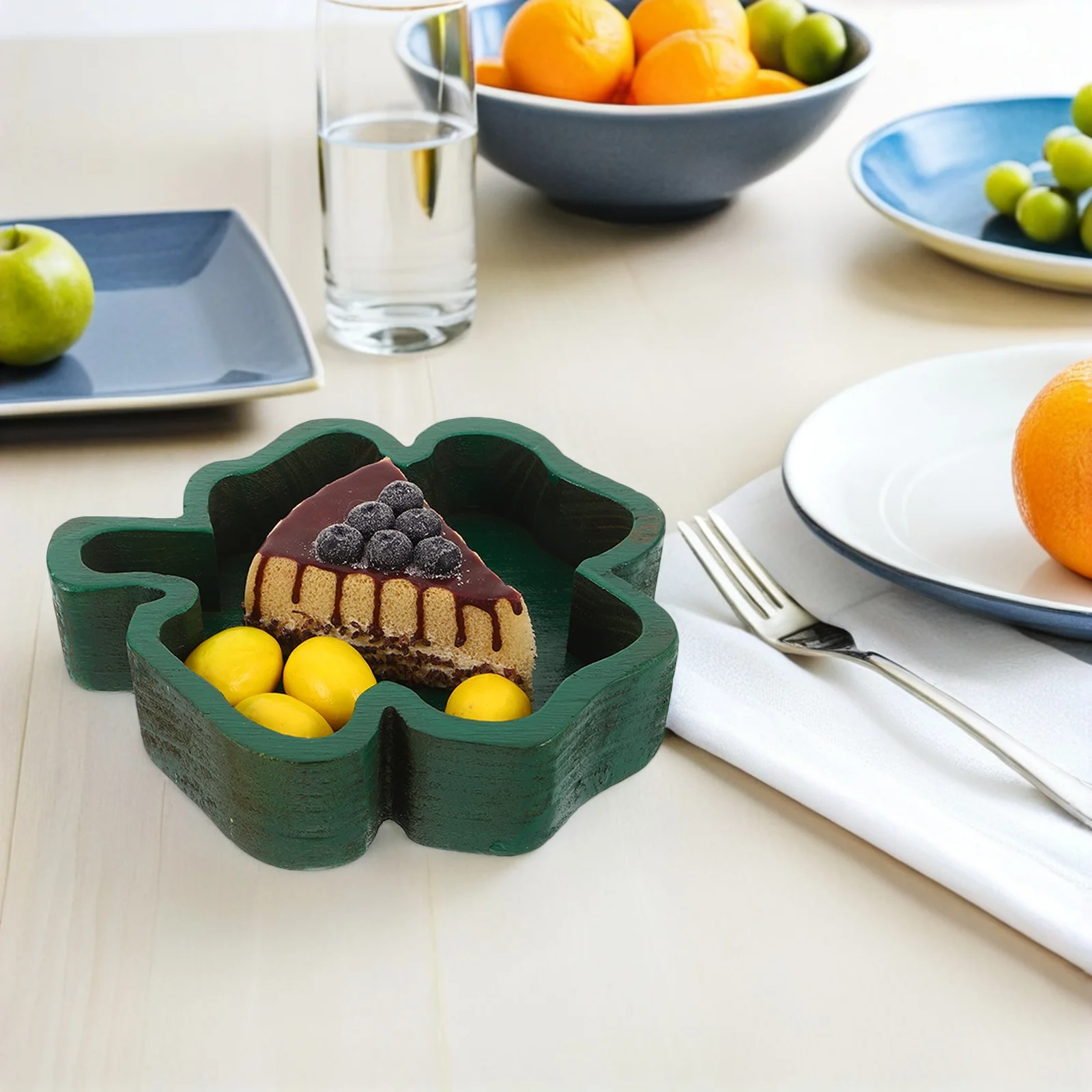 

Rustic Wood Serving Bowl Four Leaf Clover Design Solid Wood Snack Fruit Tray for Kitchen Counter Decorative Candy Nut Bowl