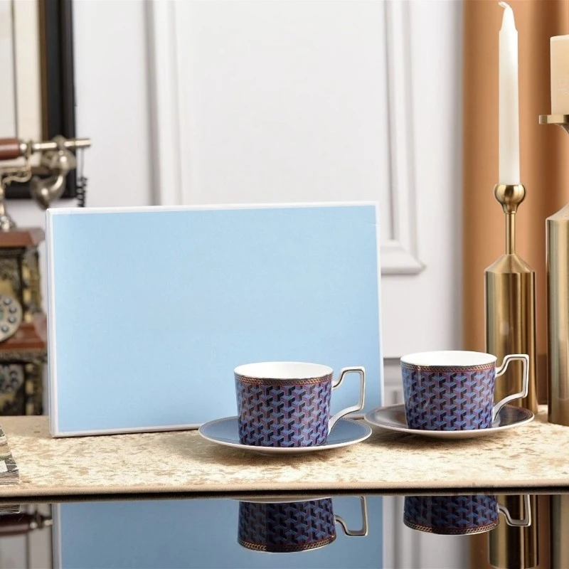 

Minimalist Floral Tea Set Bone China Teapot with Matching Cups and Saucers for Afternoon Tea Coffee Home Dining