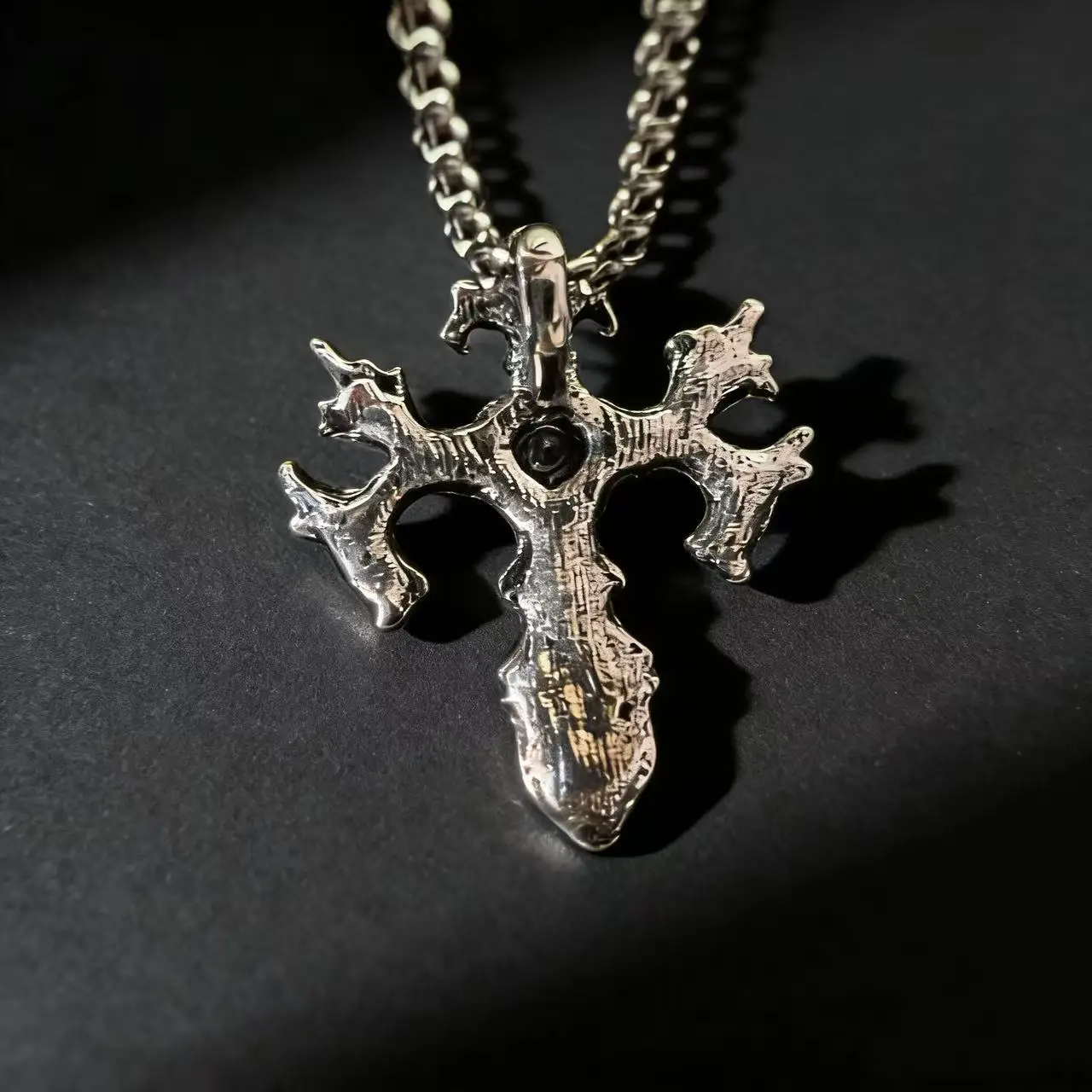 HNSP Gotischer Stil Design Roter Stein Kreuz-Anhänger Halskette Vintage Goth Schmuck Accessoire Geschenke – Detail 2