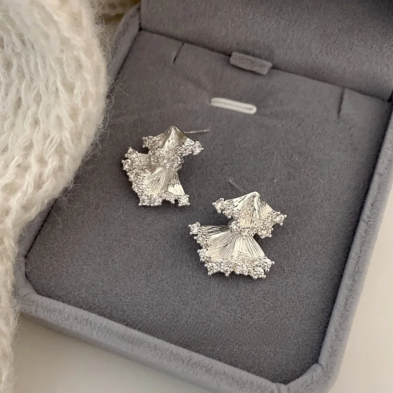 saptefamou-ballet-skirt-precision-diamond-silver-maple-leaf-cold-tone-earrings-luxury-design-sensation-ear-jewelry