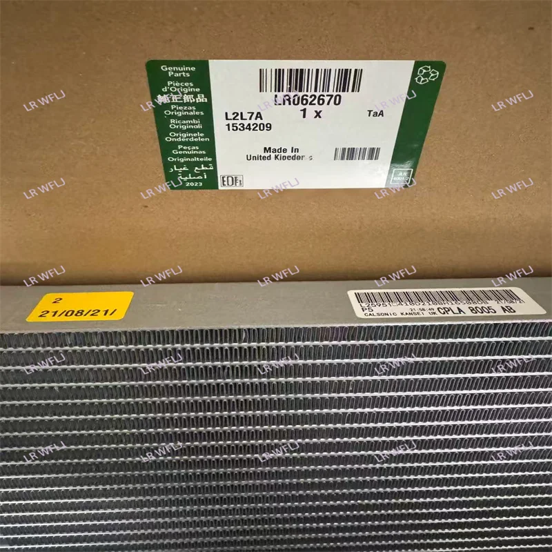 LR062670 LR034577 Car Radiator for Land Rover Range Rover 2014-2017 Range Rover Sport 2014-2017 Discovery 4