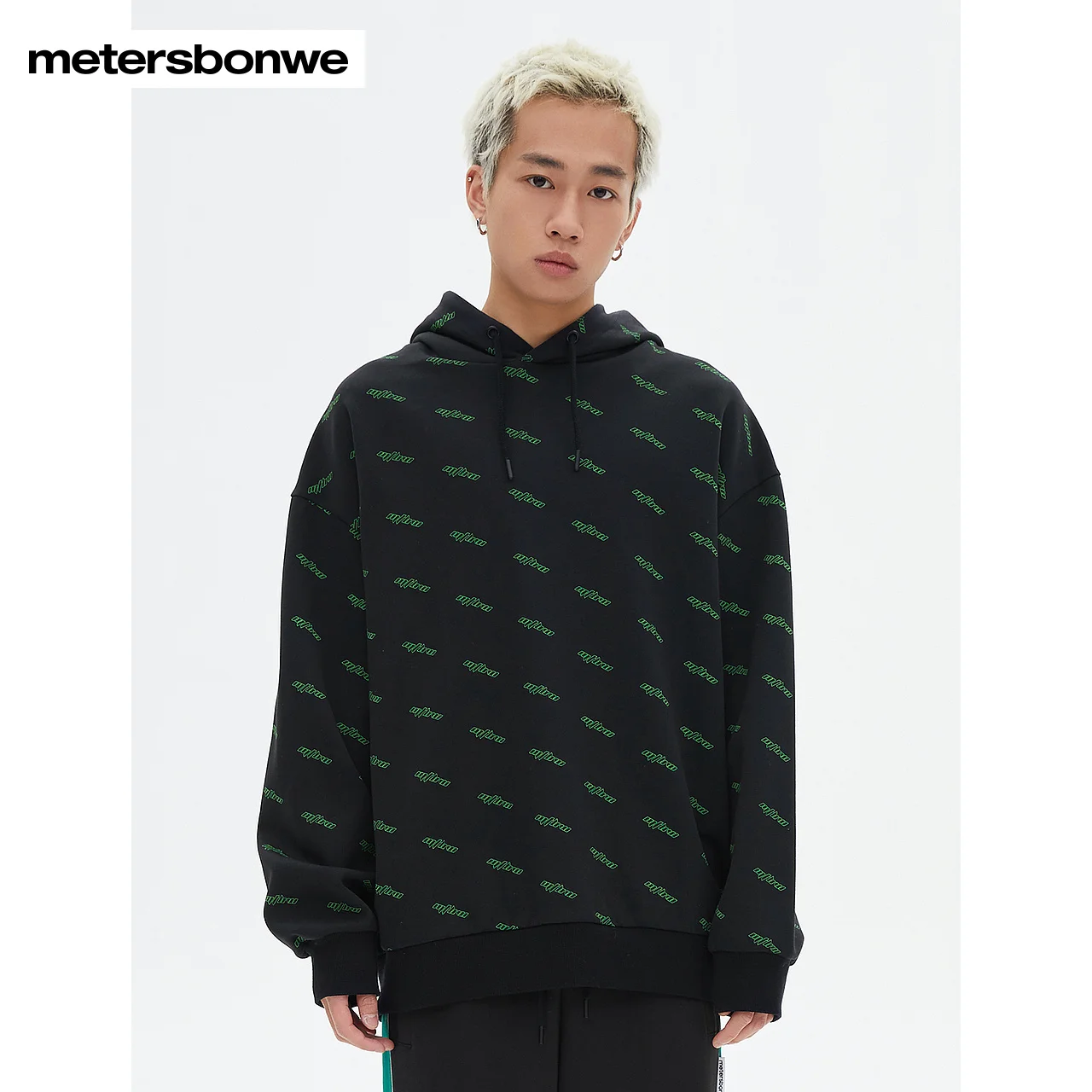 

Metersbonwe-Men's Full Body Color Clash Monogrammed Commuter Hoodie Classic Hooded Loose Pullover Casual Fashion Trend Spring