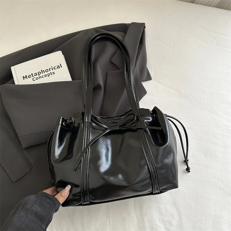 

Luxury PU Shoulder Bag Fashion Trend Underarm Bag with Bow Large Capacity Tote Bag Commute Shoulder Bag for Women Work Travel
