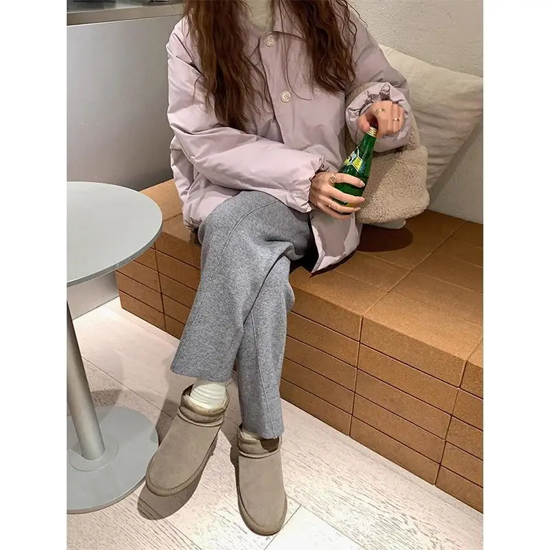 Chaqueta acolchada de algodón de estilo corto púrpura popular para mujer, abrigo holgado de ocio corto de invierno, nuevo modelo, etéreo de moda