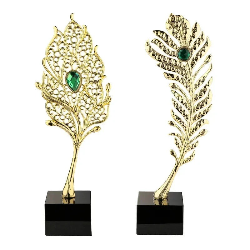 Light luxury peacock feather alloy ornament, creative home furnishing, living room decoration, high sense