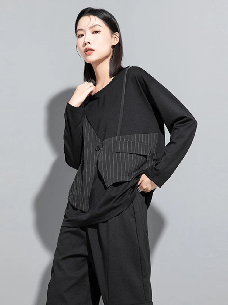 [EAM] Women Black Striped Irregular Big Size Casual T-shirt New Round Neck Long Sleeve Fashion Tide Spring Autumn 2024 1DH7852