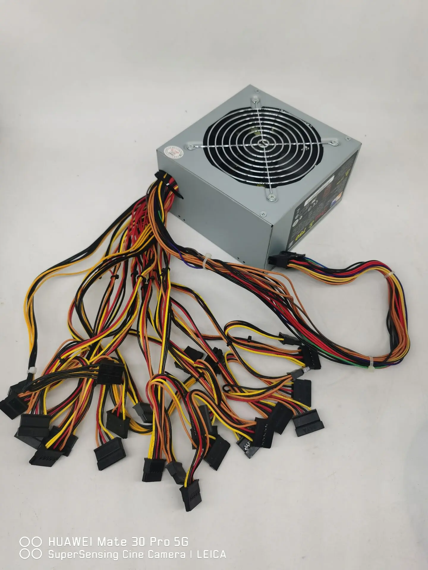 

For 750W desktop computer power supply Multi-bit hard disk power supply Support 24 disk positions SATA port mute 100% test