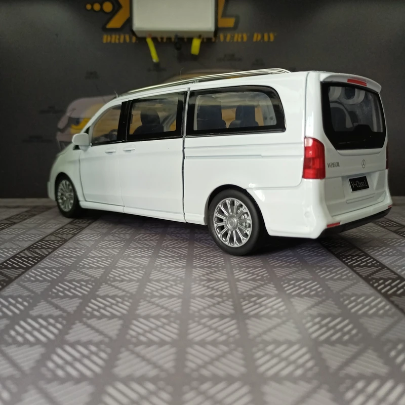 1-24スケールのシミュレーションモデル-メルセデス・ベンツ-v260l-アロイ製商用車モデルは、細部まで精緻に作り込まれており、高品質です。