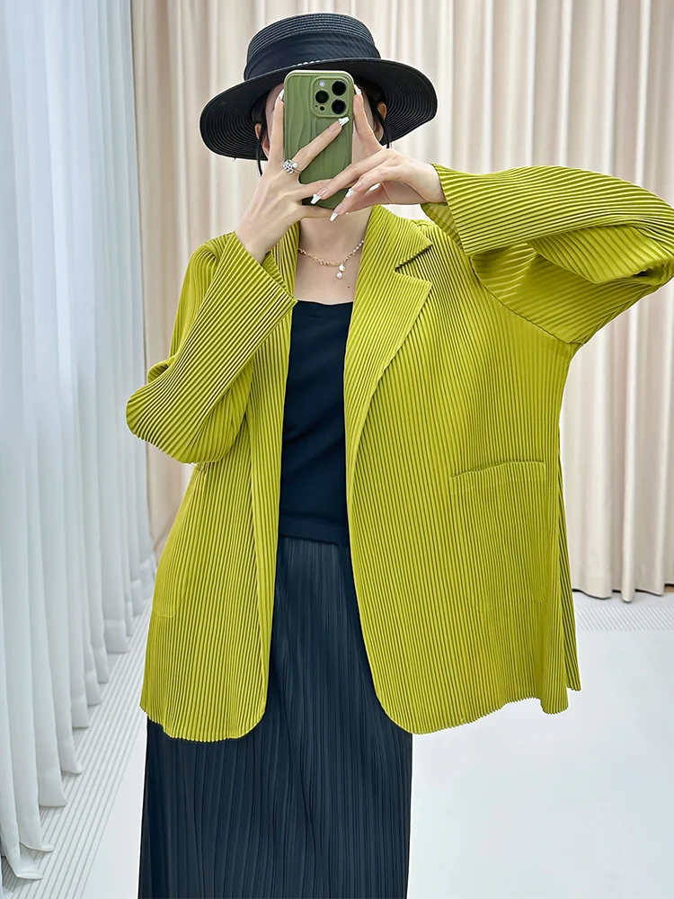 

Loose Women's Outerwear Coat Pure Color Pleated Autumn New Style Three-dimensional Artistic Creation Large Size Fashionable