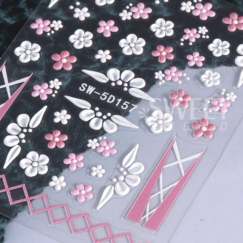 5D โบว์แกะสลักดอกไม้สติกเกอร์เล็บ 2pcs อะคริลิคนูนสีขาวหัวใจสีชมพู Star ดอกไม้ภาษาฝรั่งเศสคําเล็บเจลรูปลอก Slider